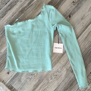 Super cute one shoulder top